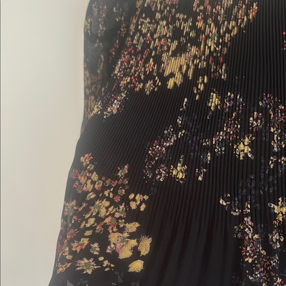 Wilfred Black and Gold Ruffled 3/4 Sleeve Blouse - Picture 4 of 4